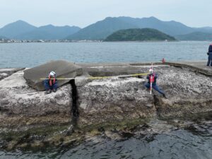 海岸における長寿命化、補修設計の様子。